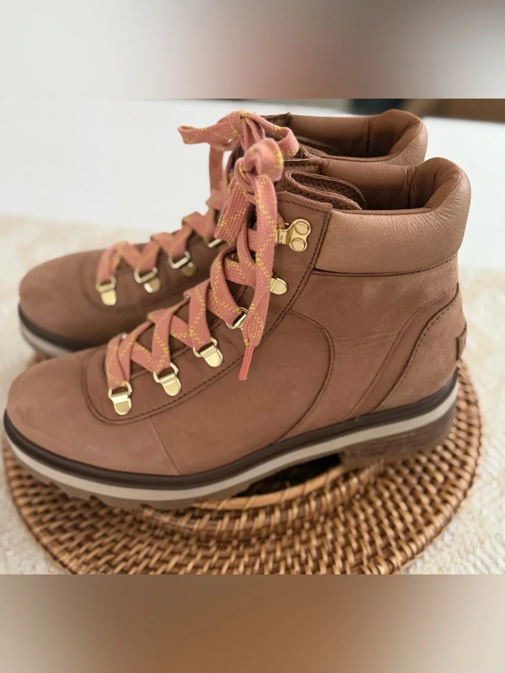 New Women’s Sorel Tan  Leather Lennox Waterproof Hikers No Box 8 1/2